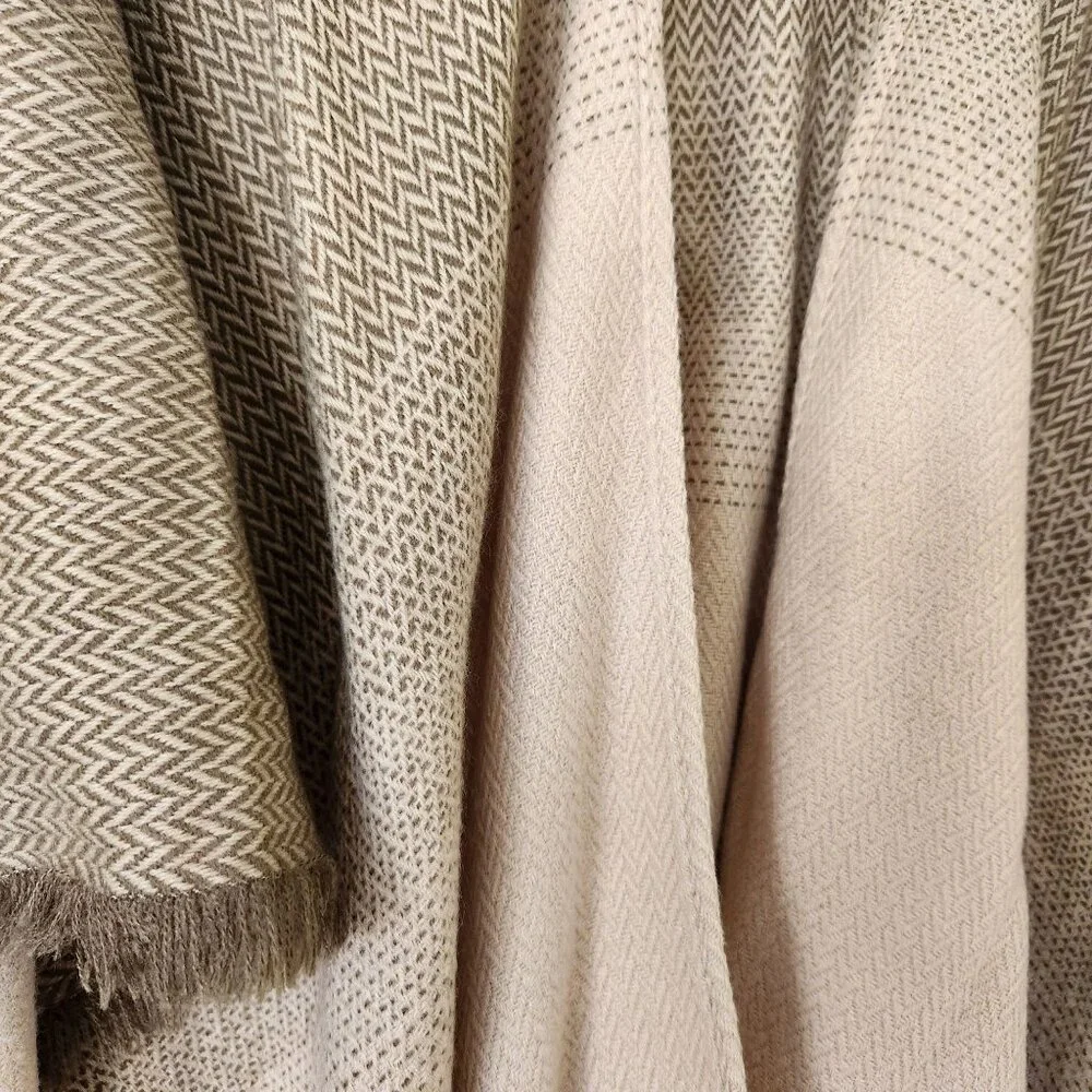Massini Ombre Ruana One Size Beige Taupe Wrap Shawl Fall Winter Boho Prairie - Picture 6 of 11